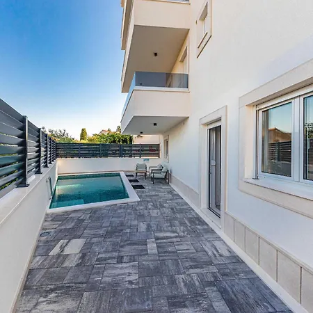 Lovely In Okrug Gornji *