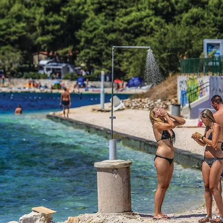 Gorgeous In Okrug Gornji With Wifi Διαμέρισμα *