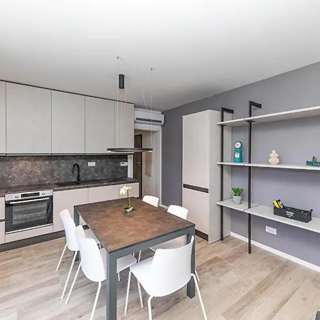 Apartment 2 Bedroom Gorgeous In Okrug Gornji Trogir
