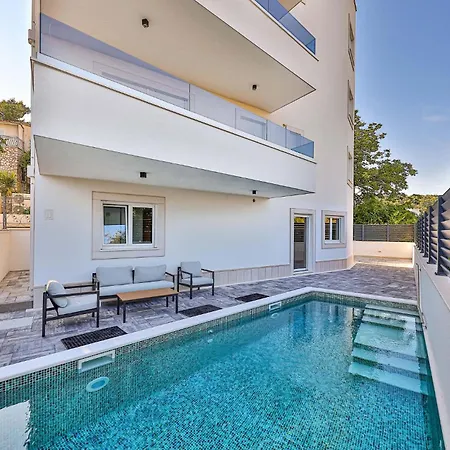 Gorgeous In Okrug Gornji With Wifi Appartement