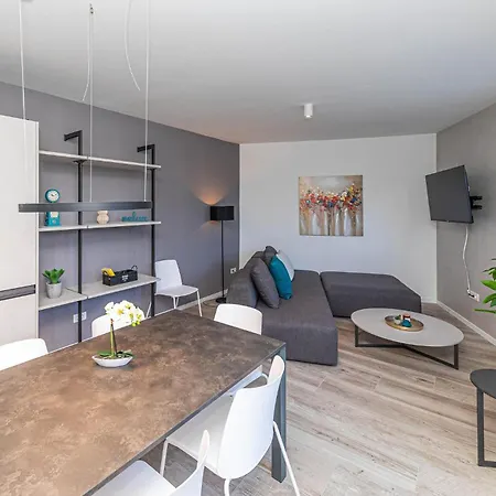 Lovely In Okrug Gornji Apartamento