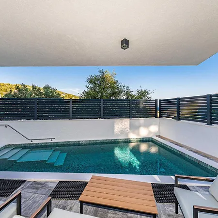 Lovely In Okrug Gornji