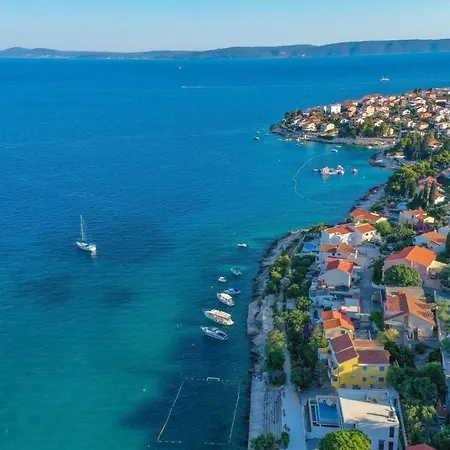 2 Bedroom Gorgeous In Okrug Gornji