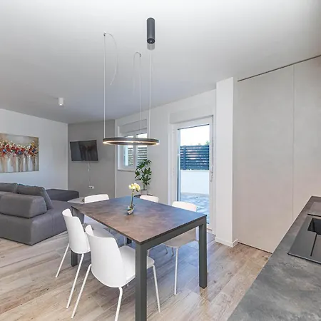 Appartement Lovely In Okrug Gornji