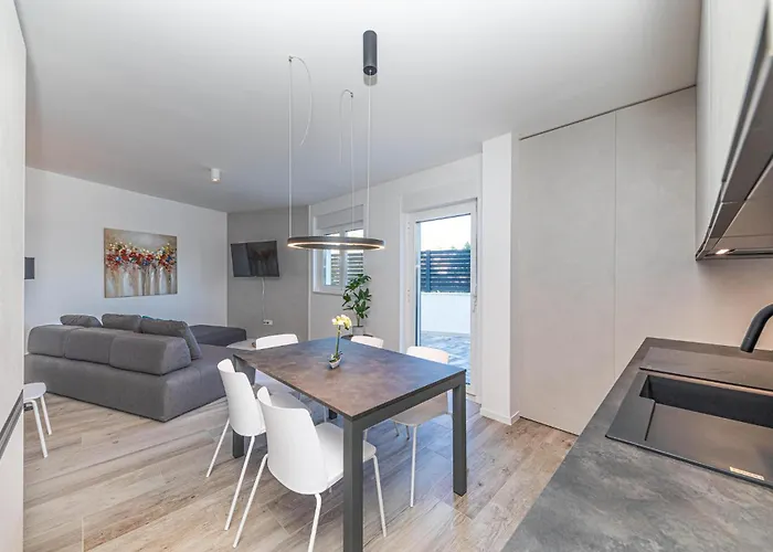 Appartement Lovely In Okrug Gornji